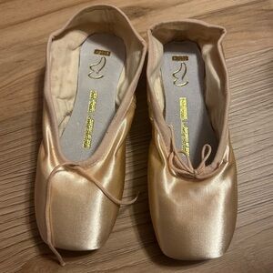 Pointe Shoes